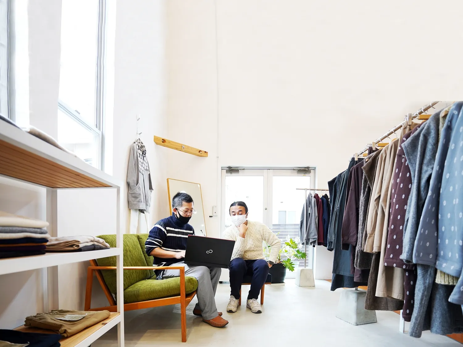 お客様のお店で打ち合わせをする様子